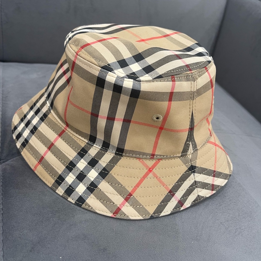 Burberry bucket hat